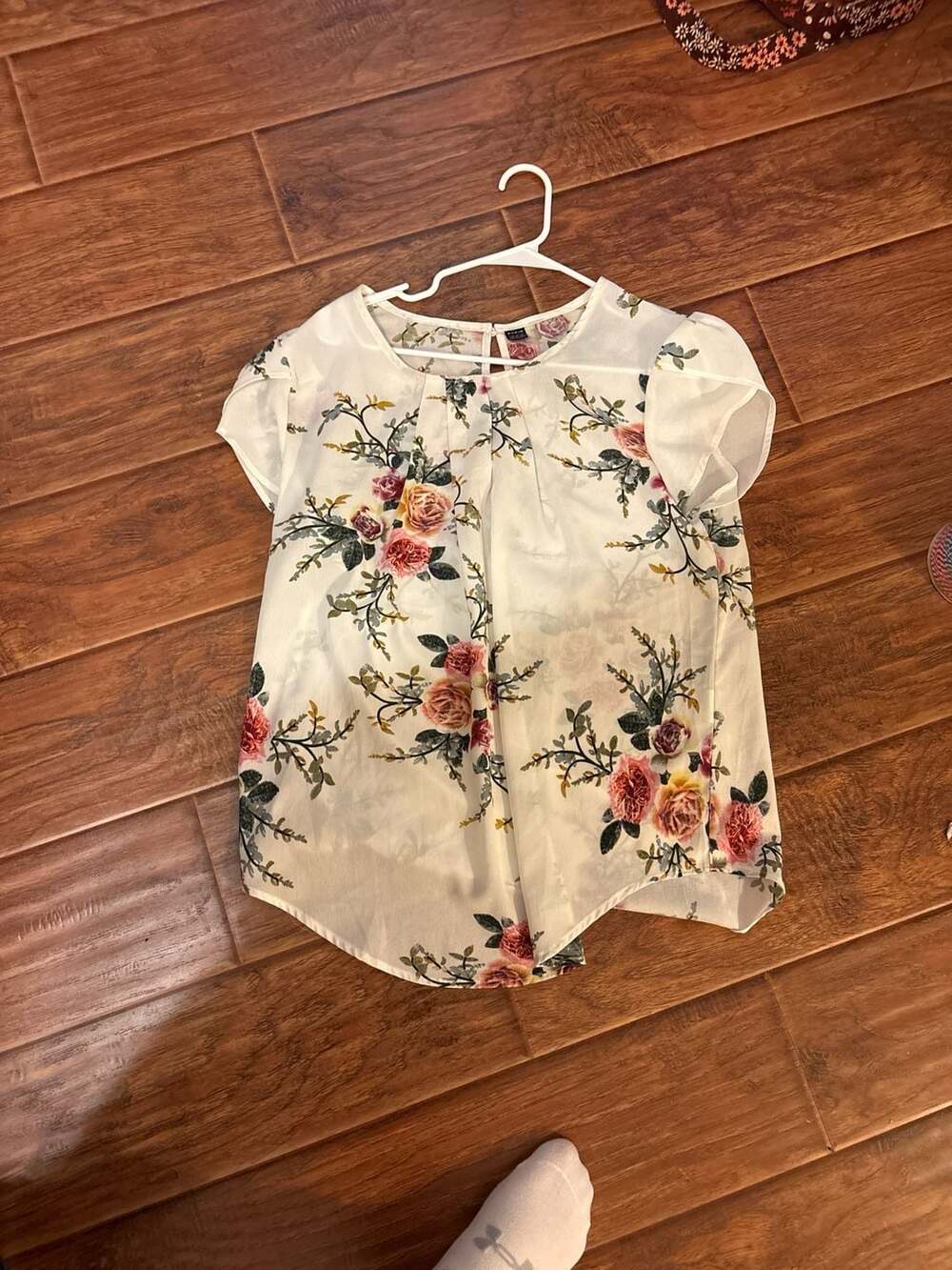 SHEIN Floral Print Pleated Front Petal Cap Sleeve Blouse Top